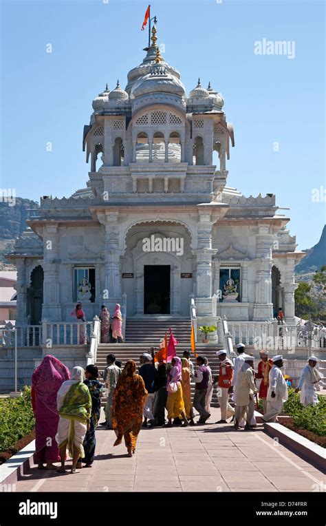 Pilgrims Visiting Shri Gajanan Maharaj Temple Trimbakeshwar Near