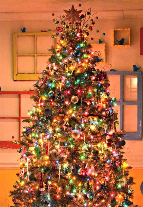 The Intentional Home How To Have A Pretty Christmas Tree Even When Th
