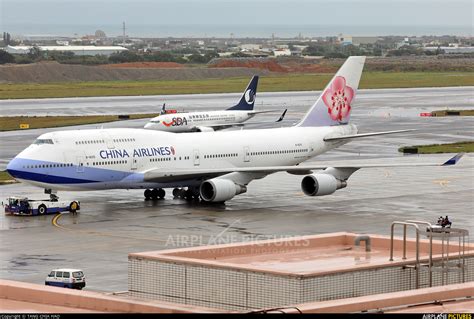 B 18215 China Airlines Boeing 747 400 At Taipei Taoyuan Intl