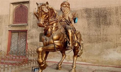 Man Arrested For Vandalising Raja Ranjit Singhs Statue At Lahore Fort