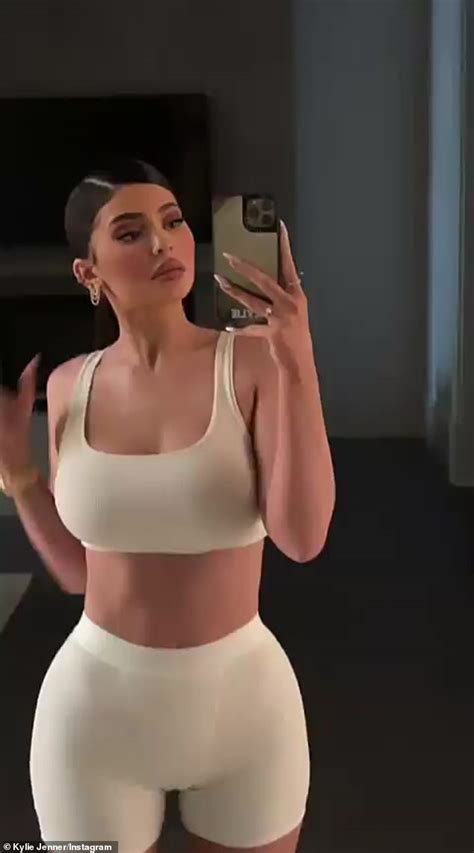 Kylie Jenner Goes From Glam To Goodnight After Flaunting