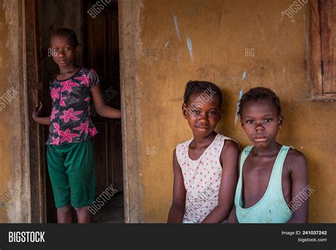 Yongoro Sierra Leone Image And Photo Free Trial Bigstock
