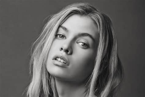 Stella Maxwell Wallpapers Pictures Images
