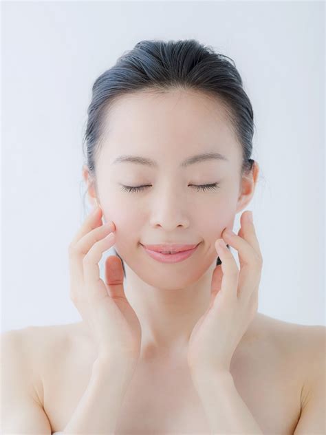 Tanaka Face Massage For Eye Bags And Softening Wrinkles