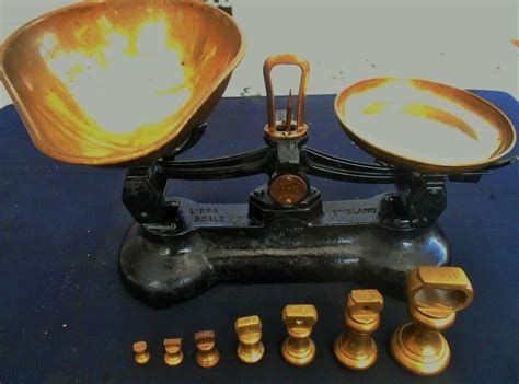 Vintage Retro Black Libra Cast Iron Weighing Scales With 7 Solid