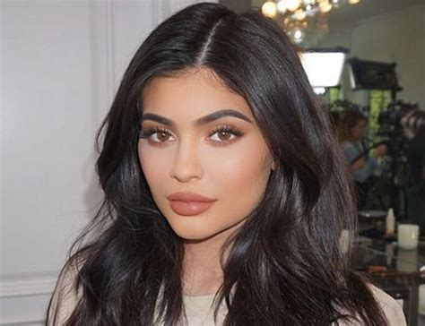 Kylie Jenner Instagrammed Her Thigh Scar — And Heres Why Thats Important