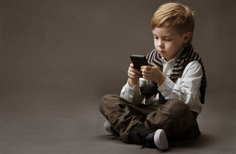 Los 5 Mejores Teléfonos Celulares Que Puedes Regalarle A Tus Hijos El