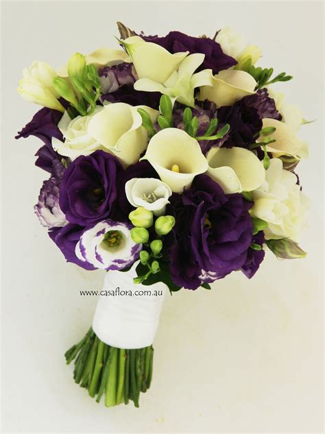 bride s bouquet containing white calla lilies purple lisianthus two toned lisianthus freesias