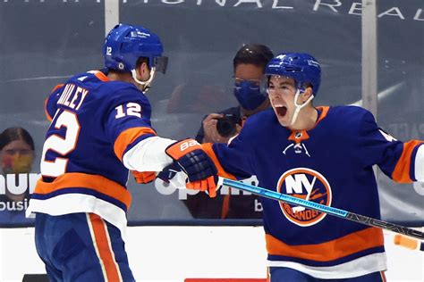 New York Islanders Thoroughly Dominate Rangers In A Statement Game Lighthouse Hockey