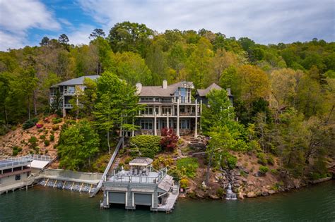 7 Stunning North Carolina Lake Homes For Sale Ivester Jackson Christies Real Estate