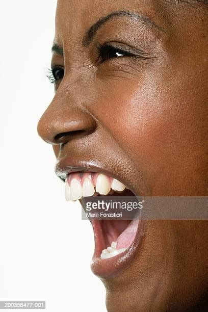 Young Woman Screaming Close Up Side View Photos And Premium High Res