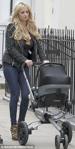 Chantelle Houghton Glams Up And Goes Shopping With The Girls But Still