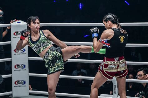 Stamp Fairtex Wins Five Round War To Claim Second World Title One Championship The Home Of