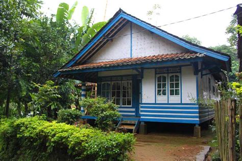Rumah adat jawa barat yang julang ngapak masih banyak ditemui di daerah tasikmalaya. 9 Desa Wisata Yang Membuat Kamu Seperti di Negeri Dongeng