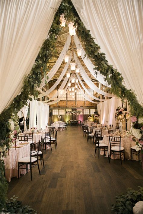 Barn weddings are becoming increasingly popular among couples seeking an experience that takes them out of the hustle and bustle of everyday life and into the authentic setting of countryside living. 25 Sweet and Romantic Rustic Barn Wedding Decoration Ideas ...