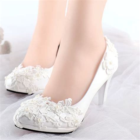 Scegli le tue scarpe con tacco per un look che non passa inosservato! Tacchi alti pizzo bianco scarpe da sposa delle donne ...