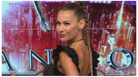 Pampita incendió el Bailando con un look sin ropa interior