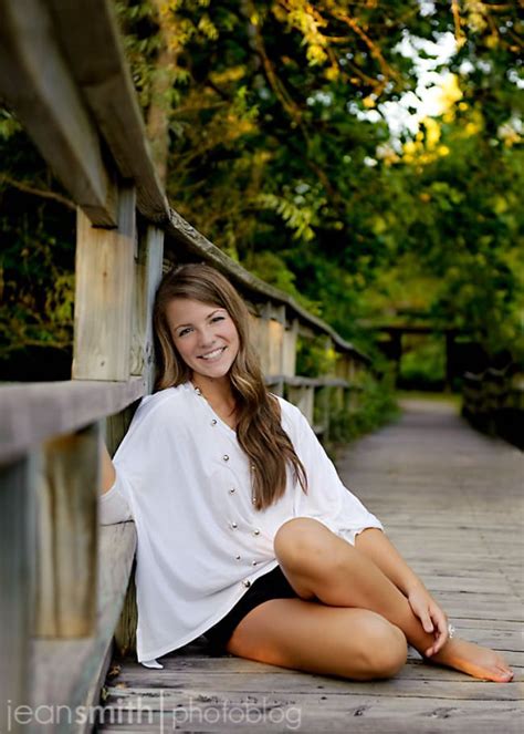 25 Senior Picture Photo Ideas For High School Tip Junkie
