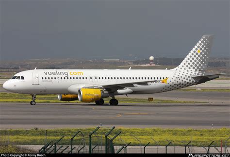 Ec Laa Vueling Airbus A320 214 Photo By Ronny Busch Id 158166