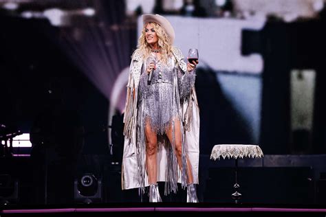 See Carrie Underwoods Best Looks From Her Denim And Rhinestones Tour