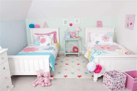 Twin beds are a practical choice for both children's rooms and guest rooms. Toddler Twin Beds for Kids' Room - HomesFeed
