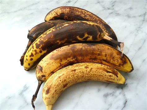 Overripe bananas; wonderful ways to use overripe bananas - DIYVila