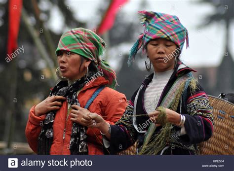 black-hmong-women-sapa-lao-stock-photos-black-hmong-women-sapa-lao