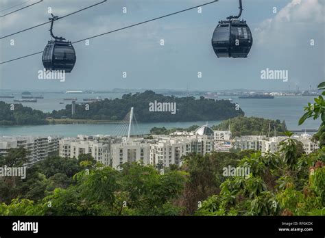 Singapore Sentosa Island Cable Car To Mount Faber Stock Photo Alamy