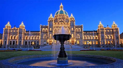 10 Must-Dos at Victoria, BC's Parliament Buildings | Clipper Magazine