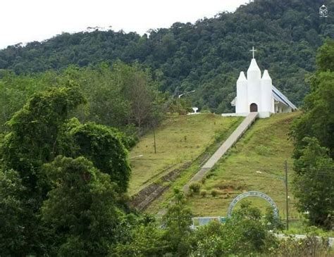 From mount hosanna chapel, we traveled another 45 minutes to reach sri aman town where the tidal bore festival were held. "Ukai aku ke bisa, tang ba gereja nya bisi kuasa Roh Kudus ...