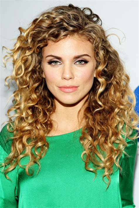 28 Glamorous Ways To Show Off Your Curls Curly Hair Inspiration