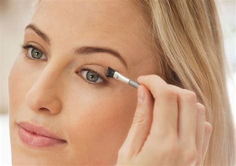 Tips On Eye Makeup For Women Over 50 To Make Them Look