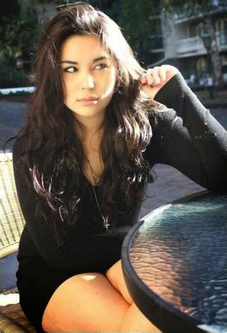 Gwen Zamora Filipina Italian Model Actress Note Magazines