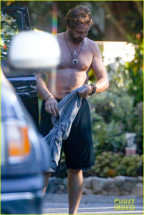 Gerard Butler Strips Off His Shirt After Surfing Session Photo 4349066