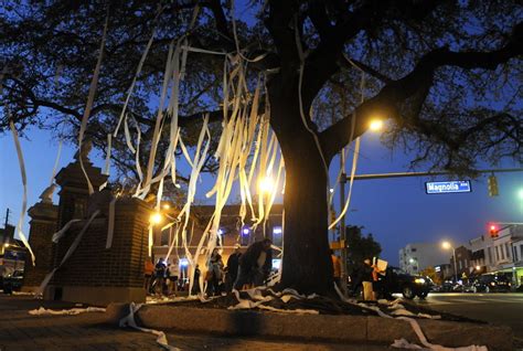 My husband had a milkshake, my daughter got a cup of ice cream, i had the ice cream. Toomer's Corner trees: Auburn professor says 'low ...