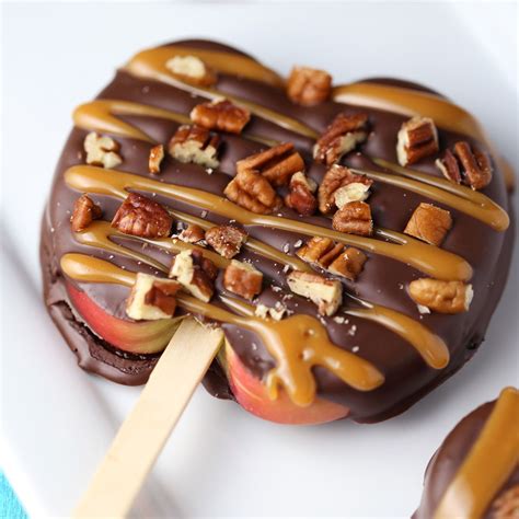 Chocolate turtle apples are made with sliced fresh apples, dipped in melted chocolate, drizzled with caramel sauce and topped with pecans. Chocolate Turtle Apple Slices | Recipe | Happy, Videos and ...