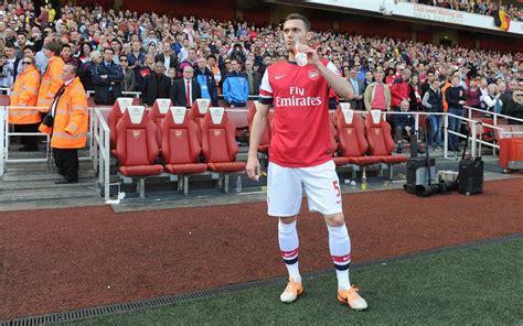 manchester united confident £10m bid will land arsenal captain thomas vermaelen london evening