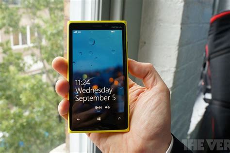 Nokia Lumia 920 Hands On Preview Pictures And Video The Verge