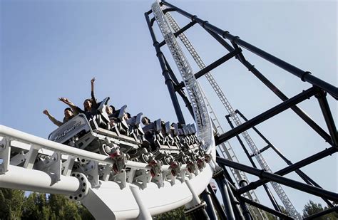 Six Flags Reports Higher Turnout Spending At Theme Parks Wsj