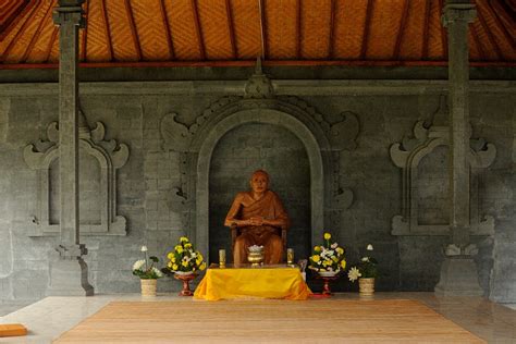 Der buddhismus beruft sich nicht auf göttliche offenbarung und erwartet keinen verein: Brahma Vihara Ashrama
