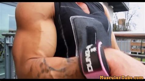 Fbb Flexing Massive Muscles Eporner