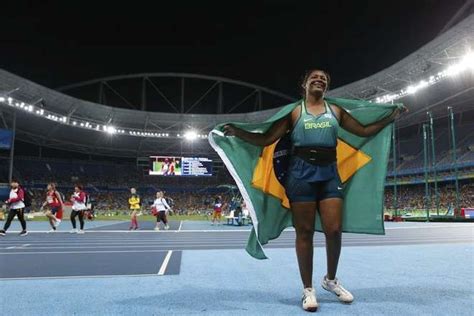 Porta Bandeira Do Brasil Shirlene Coelho Conquista Ouro No Lançamento