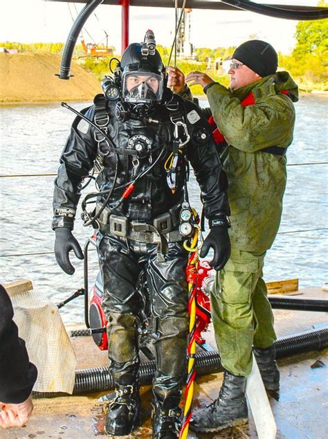 Commercial Divers And Their Gear Photo Scuba Diving Equipment Scuba