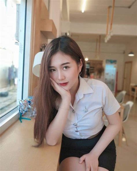 ปักพินโดย Fous Fous ใน นักศึกษาหญิงไทย สาวมหาลัย นางแบบ ผู้หญิง