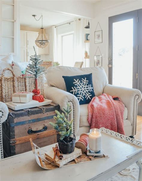 Christmas is just around the corner and take note, in less than a week, we will be celebrating the most anticipated holiday of children. 50 Impressive Christmas Living Room Decorating Ideas - decoomo.com in 2020 | Christmas ...