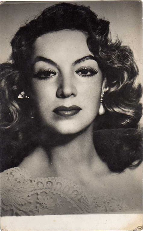 Mara Flix fue una actriz mexicana y la ms iconica mujer de la era del Cine de Oro La doña