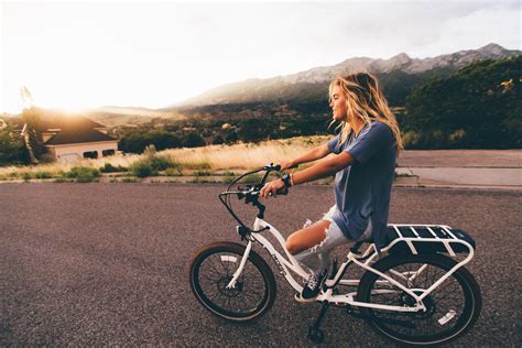 무료 이미지 소녀 여자 익스트림 스포츠 라이프 스타일 금발의 스포츠 장비 산악 자전거 승마 자전거 타는 사람