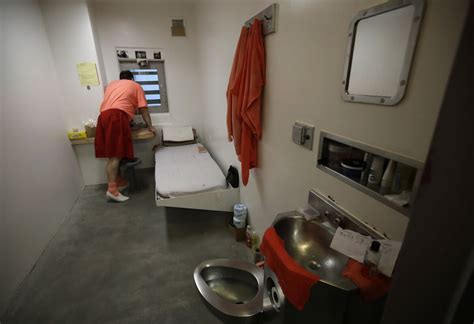 California Moves To Limit Solitary Confinement Of Inmates Los Angeles