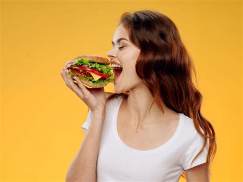 Beautiful Naked Woman Eating A Hamburger Hoodoo Wallpaper