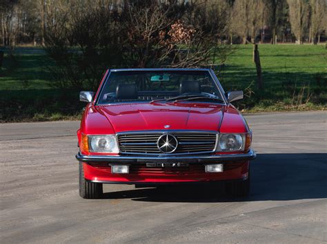 This mercedes sl 500 is for sale here. Mercedes 500 SL R107 1986 - SPRZEDANY | Giełda klasyków
